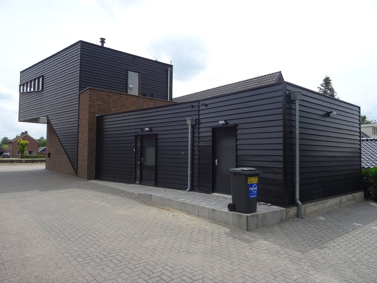dejongegr's tweet photo. In Bergentheim is de uitbreiding met bergruimte bij de brandweerkazerne opgeleverd. een mooie samenwerking met de ondernemers uit Bergentheim. https://t.co/CpwXPw6KYK