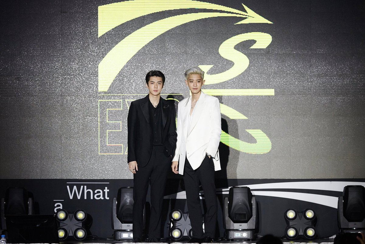 ExolPwr's tweet photo. Fotos do Showcase do EXO-SC que teve como MC o Suho 

#EXO_SC_WhatALife #EXO_SC #WhatALifeWithSeCha https://t.co/53bxzvgi9G