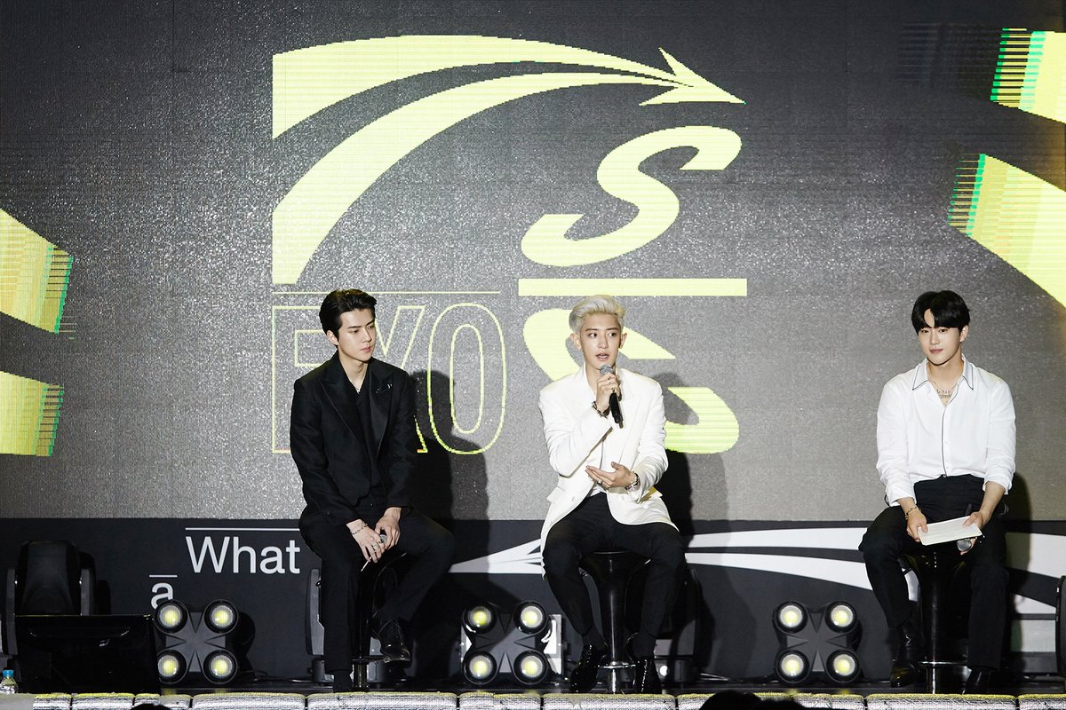 ExolPwr's tweet photo. Fotos do Showcase do EXO-SC que teve como MC o Suho 

#EXO_SC_WhatALife #EXO_SC #WhatALifeWithSeCha https://t.co/53bxzvgi9G