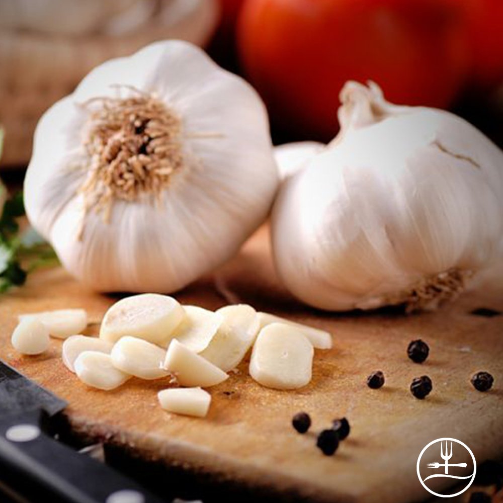 agasa_gabon's tweet photo. Notre #aliment #santé de la semaine : 

L'ail 
1️⃣ Cet aliment compte parmi les aliments qui parfument les bonnes recettes 🍛 de nos mamans, ses vertus agissent comme un antioxydant et sont utiles au cœur. https://t.co/40MLKF5FyJ