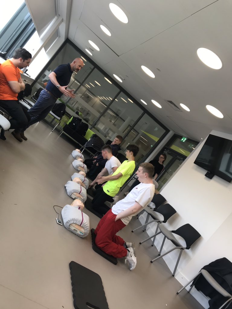 SL_EastWestDun's tweet image. Huge thanks to @initialsftytr1 for delivering training to our groups in #westdunbartonshire today. 15 participants now completed Heartstart training #lifesaving @Street_League @WDLeisure