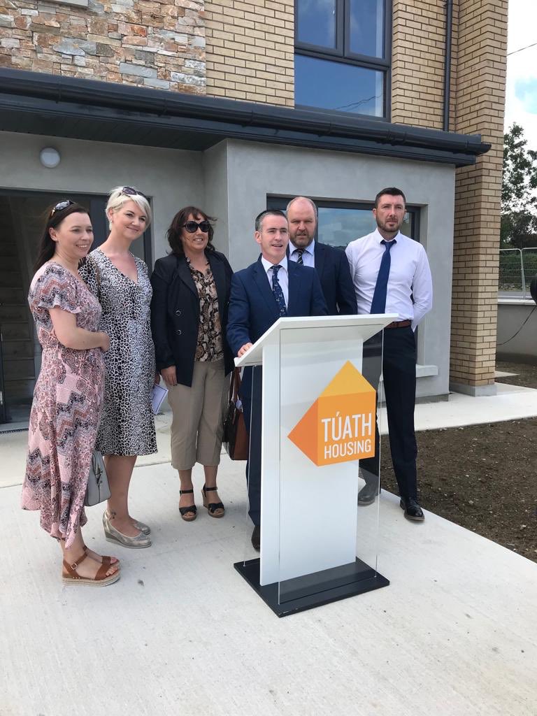 Damien_English's tweet photo. I was proud to officially launch and visit new homes at Blackcastle Manor, Slane Rd and Gainsfield, Commons Rd in #Navan. A lot of smiling faces ☺️ Thank you for the invitation @tuathhousing. I hope the families have many happy years in their new homes! #RebuildingIreland https://t.co/8irBpUkH4C