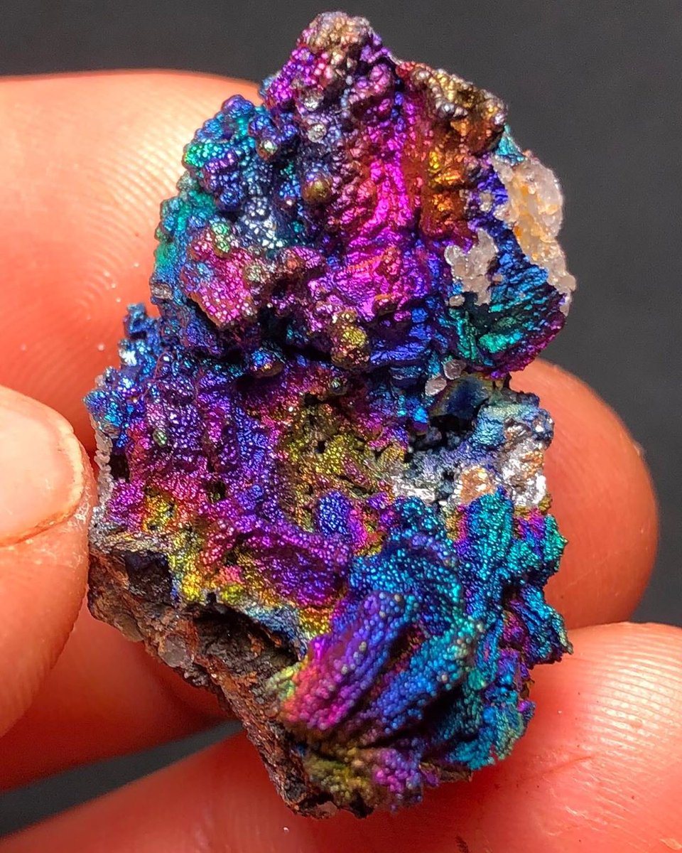 Iridescent Hematite/ Turgite from Graves Mountain, Georgia.

Photo: Anatoly Bitny

#minerals #crystals #MondayMotivation