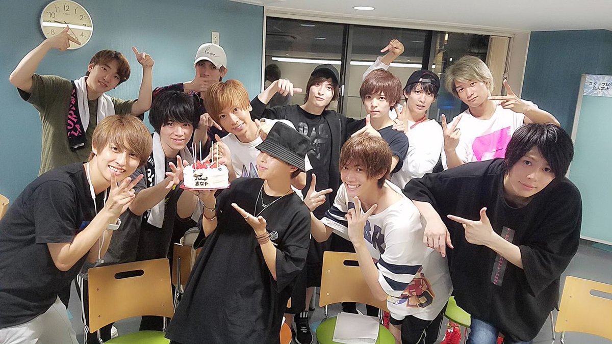 nyapippy's tweet photo. まなやんお誕生日
おめでとう٩( 'ω' )و✨✨
22歳だって可愛いね🐶💓
みんなでレッスン終わりに
お祝いしたよ🎂！！
にこにーと誕生日一緒なの
羨ましいなぁ🐰✌🏻✌🏻

8/27着々と進んでます🔥
絶対絶対来てね😊✌🏻！！

https://t.co/vxYu4sgned https://t.co/LDtFJHWP3S