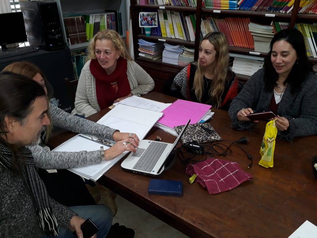 CIIEArrecifes's tweet photo. Acompañamos en Jornada Institucional a la EES N 4 .#JornadaJulio2019 @JulMarincovich  @ArreEducacion @VicZorraquin @BAeducacion @BAregion12 https://t.co/GzfXe5tNLi