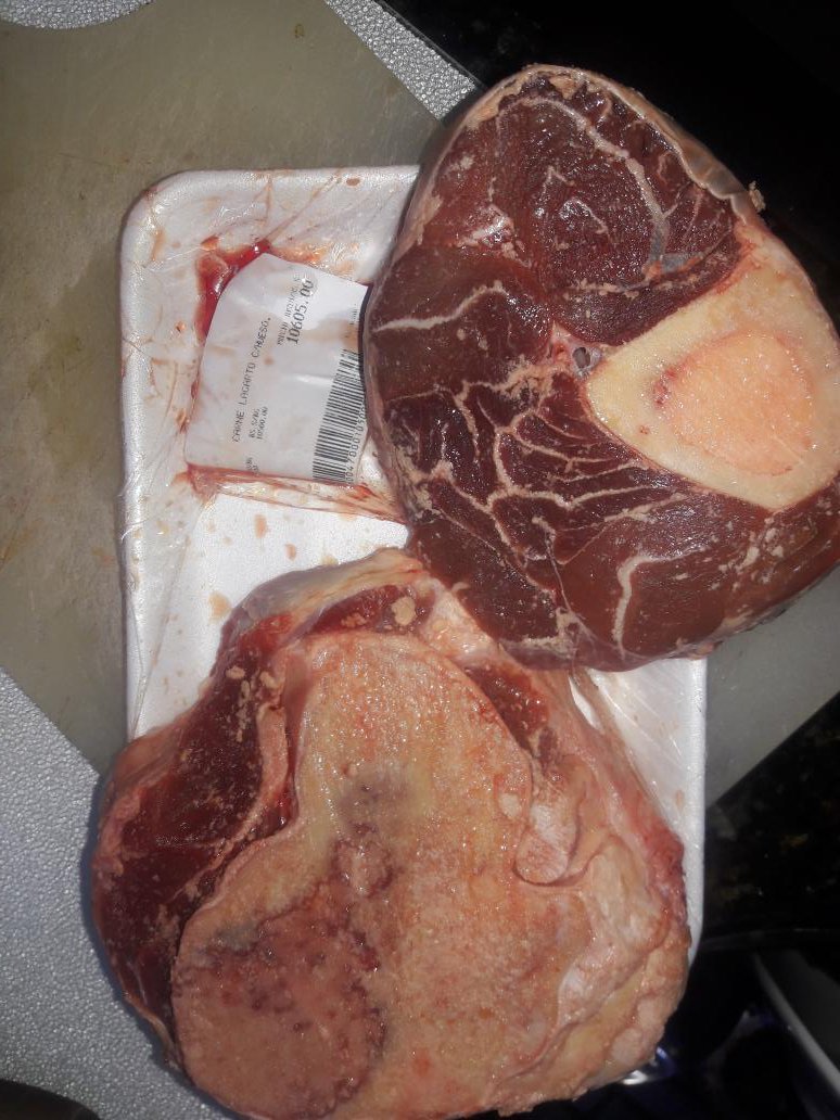 rcorte20's tweet photo. @Excelsior_Gama así te empaquetan la carne los del gamma, te ponen 3 pedazos y abajo te esconden un Hueso, quien se come eso???? https://t.co/pgWqRHXoni