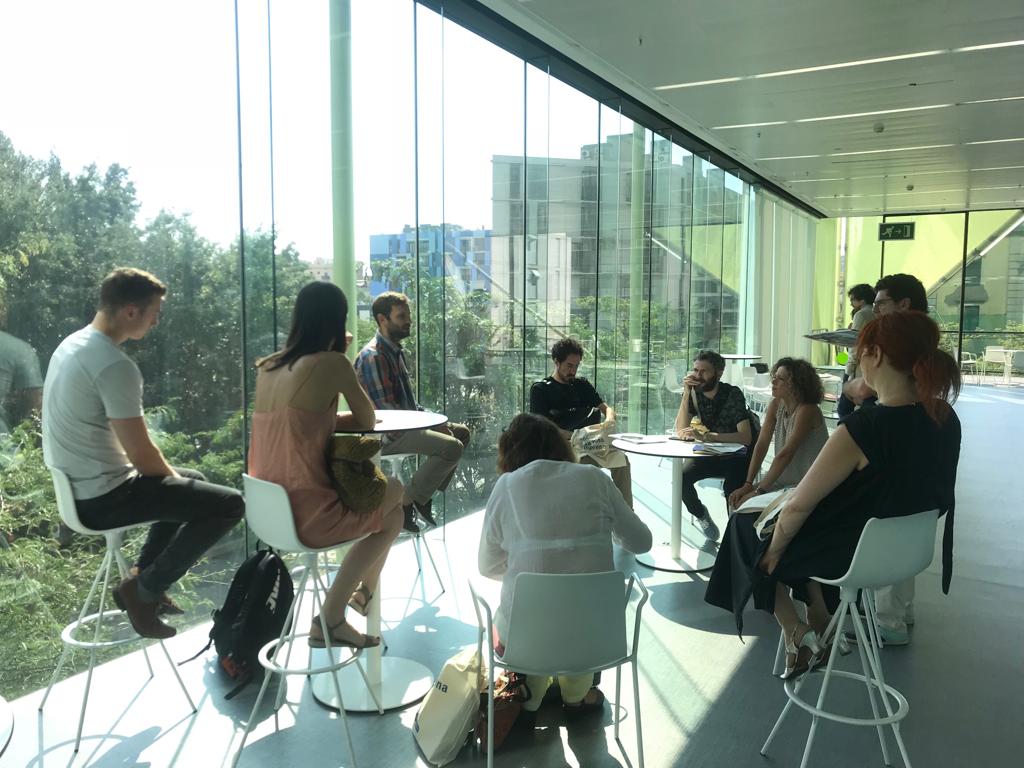 barcelonactiva's tweet image. 🌍📰 De la mà de @BarcelonaGlobal ens ha visitat un grup de periodistes internacionals @NZZ @wireditalia @LaStampa @Repubblica, que han vingut a conèixer l&apos;ecosistema emprenedor barceloní. Han descobert espais com la Incubadora Glòries, el nou #UXLab, el #Cibernàrium i la #OAE 👇