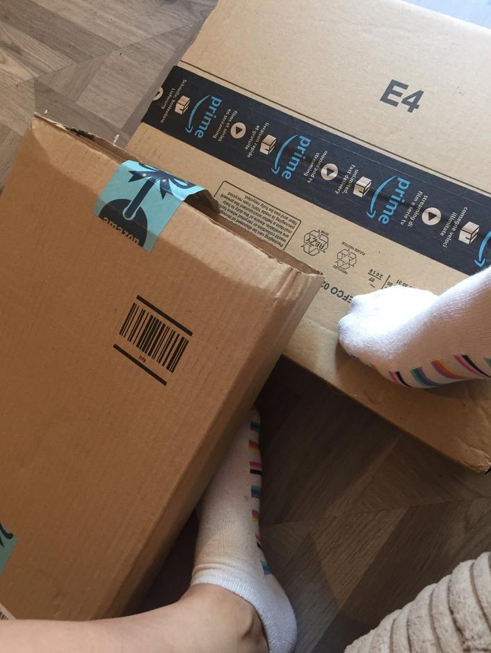 FindomSonia's tweet photo. C'est bien les toutous! Allez on ne s'arrête pas 🤣🤣🤣Le facteur commence à y être habitué....
#moneyslave #soumis #lopette #feet #heels #findom #femdom #domination #fetish #footfetısh #paypigs #cashslaves #socks https://t.co/S434eD7Wg9