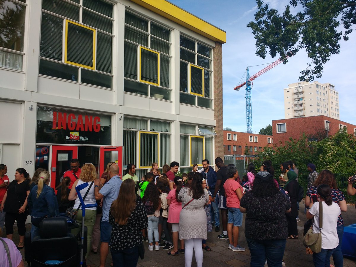 SbbDenhaag's tweet photo. Op 22 juli is de zomerschool 2019 bij De Zuidwester heel feestelijk geopend. Meer dan 100 kinderen van De Zuidwester, Petrus Dondersschool en de Erasmusschool zijn vandaag begonnen op de zomerschool 2019. https://t.co/E9VccHTPiJ #bbsdh #onderwijsdh https://t.co/c4viF4tsSw