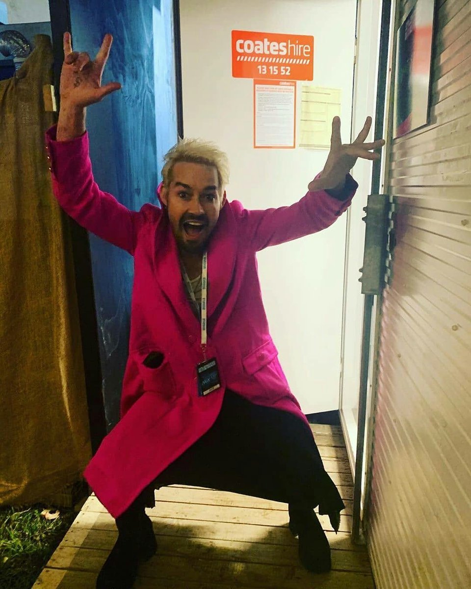 DanielJonhsfcb1's tweet photo. Daniel Johns 💗
📸 @lucywashington
#silverchair #danieljohns #chrisjoannou #bengillies #love #singer #songwriter #vocals #guitar #guitarist #bass #bassplayer #drummer #drum #drums #grunge #music #eletricguitar #guitarrista #rock #splendorinthegrass #whatsonot #freak https://t.co/P2IEwClx61
