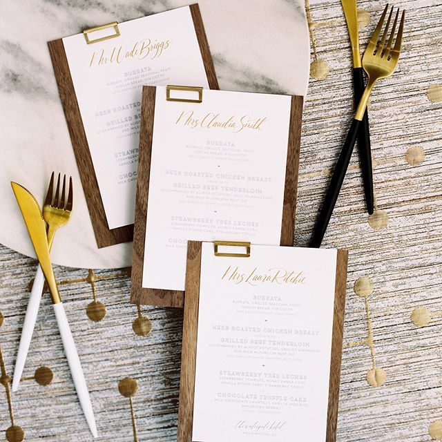 Fig2Design's tweet image. Mod vibes, cool calligraphy, and interesting materials. I love when everyone is onboard for thinking outside the box and @kendra_siracusa was all for it for her wedding. 💙 stationery and paper goods: @fig2design // calligraphy: @jess.mcsweeney // pla… ift.tt/2y0bsTI