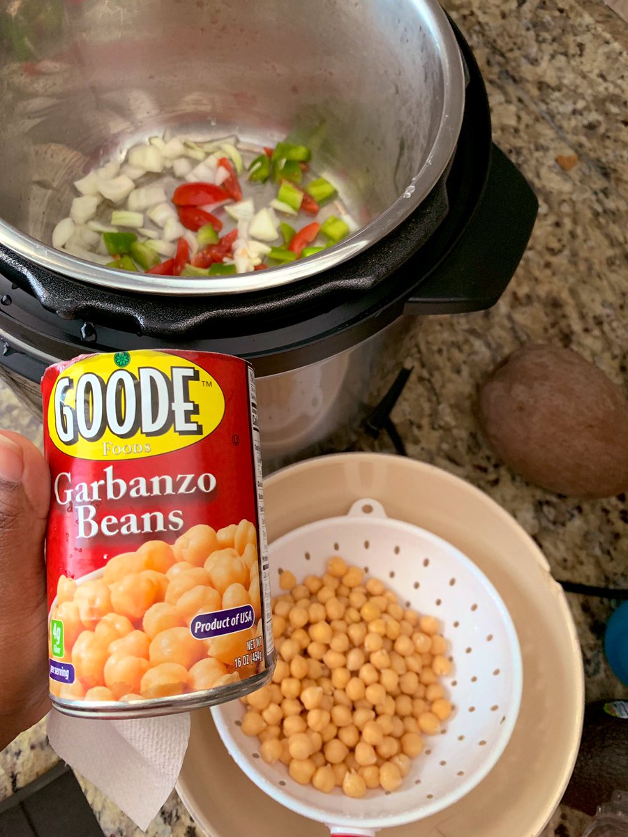 plantbasedvibes's tweet photo. i'm making some quick curry chickpeas in the instant pot to go worth some leftover spinach and polenta ..  didn't order out lol #plantbasedvibes #buyblack #goodefood https://t.co/WDWxLavSIE