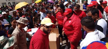 NoticiasCbo's tweet photo. #EnFotos | En representación del gobernador @JustoNogueraP, la presidenta del @Cleb_30 Erika Sambrano junto al todo el equipo político y protocolar de la gobernación, realizaron la entrega de más de 200 juguetes a cada niño y niña de municipio Heres.
#JuntosPorVenezuelaBella https://t.co/eWSf1OR4zQ
