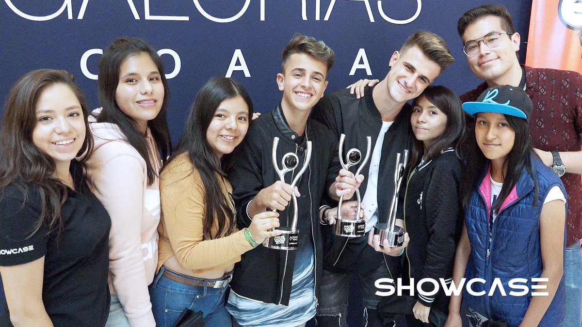 fchamx's tweet photo. 😱😱😱 Wooow!!! @AdexeOficial y @NauzetOficial de @AdexeYNau recibieron los 3 galardones de los #FansChoiceAwards2019 #FCHA2019 en las categorías #Urbano, #Teenagers e #Infantil 👏👏👏 @sonymusicmexico @GaleriasContigo #Coapa @showcasemx @IvanTroyano @feerestrellamx https://t.co/RYYqkf9rqY