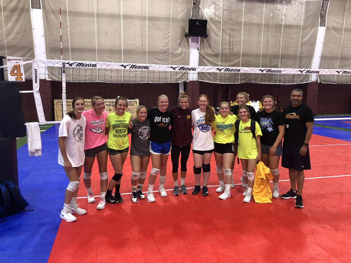 EricTelander1's tweet photo. Thank you @McCutcheonMN @StephanieSamedy @cc_mcgraw @PittmanRegan @rachel_kilkelly for helping make our Rush City tiger vb team better this weekend. They learned so much from you! #touch4 https://t.co/4uqABZ6Vwa