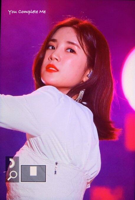 YouCompleteMeCR's tweet photo. 190722 USF 울산 음악중심 프리뷰

롱롱이~🙈

#에이핑크 #초롱 #박초롱 #apink  #chorong @Apinkpcr https://t.co/N57cOC31Gg
