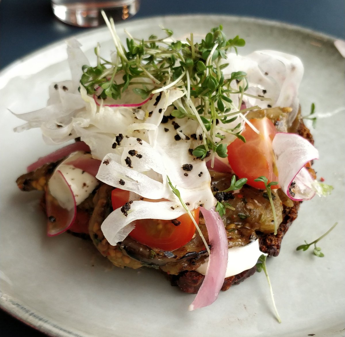 Wer sich gefragt hat, was "smørrebrød" eigentlich sein soll... Hier sehen Sie ein besonders prächtiges Exemplar: