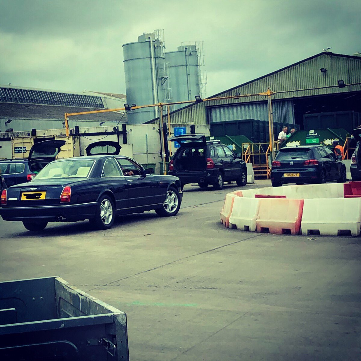 loonietart's tweet photo. When you’ve got junk to go to the tip but you’ve given the staff the day off..... #GoYourselfInTheBentley #StaffDayOff #OutOfPlace #OnlyInCheltenham #CheltenhamProblems https://t.co/rIdKfhSRLN