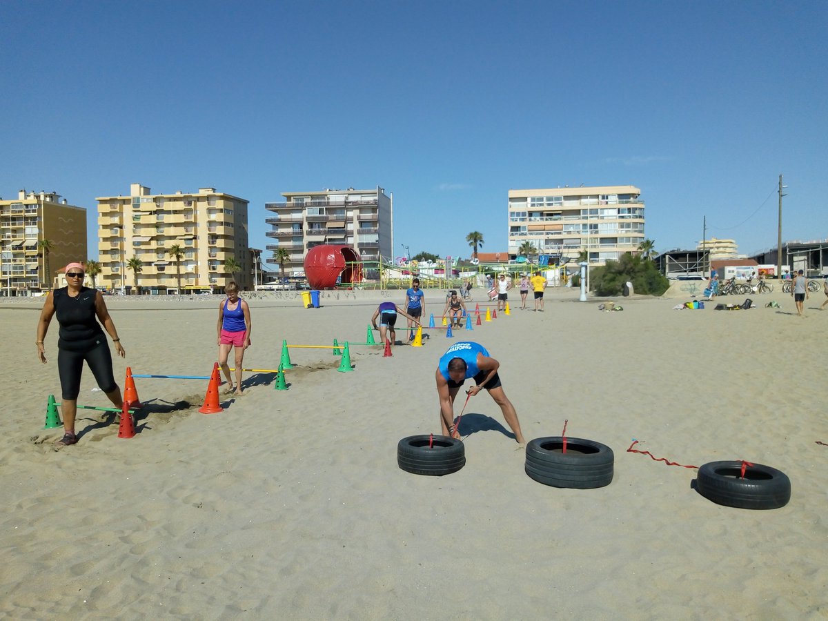 ProfessSport66's tweet photo. Tout l'été, Profession Sport 66 est @VilledeCanet  et propose des activités gratuites sur la plage : Retrouvez le programme : https://t.co/aDsr4rYJ9q https://t.co/MHsr6UTUjm