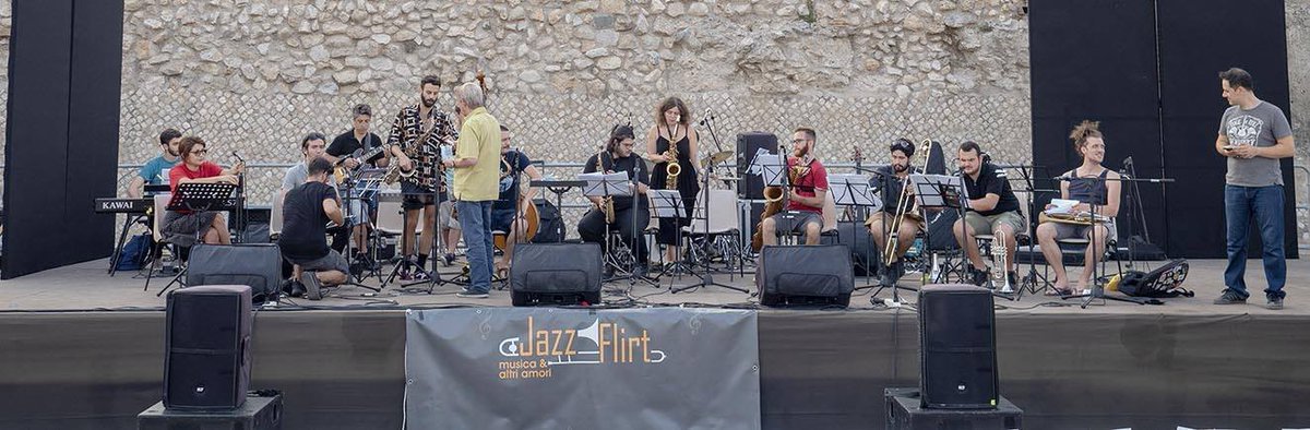 SPMTestaccio's tweet photo. #SPMTestaccio #JazzFlirtFestival. Ieri sera eravamo sul palco dell’area archeologica Caposele,  con #OrchestraGiovanilediJazz. Il Concerto del 27 è spostato al 5 ottobre. 
#charlesmingus #jazzmusic #instajazz #estate2019 #concertinellazio https://t.co/RiOeVp0yq4