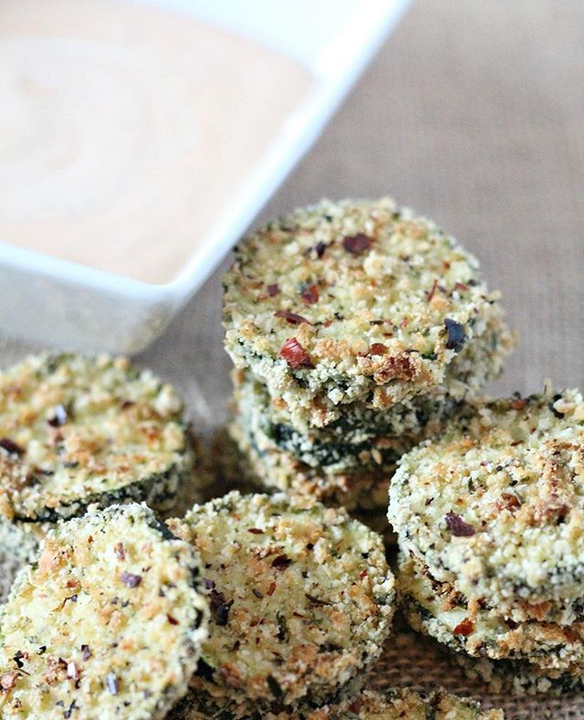 MomManyBlessing's tweet photo. Looking for a way to use up all that zucchini from your garden? I know that is one thing we end up with a huge overabundance of every year. ⁠
.⁠
.⁠
I made up these spicy zucchini chips and everyone loves them. It was such a delicious and simple way t… https://t.co/To2a1krgU7 https://t.co/7NM4S1GhU0