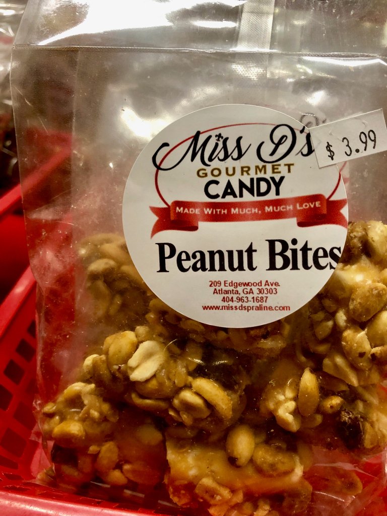 A perfectly acceptable Monday breakfast! Sometimes, you just have to live a little! 
.
Your favorite Miss D's creation? Tell us! 👏 #themunicipalmarket