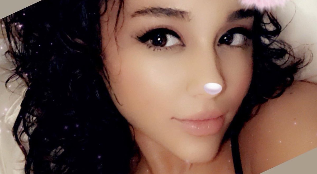 Ariana Grande Today On Twitter Arianagrande Glows In A