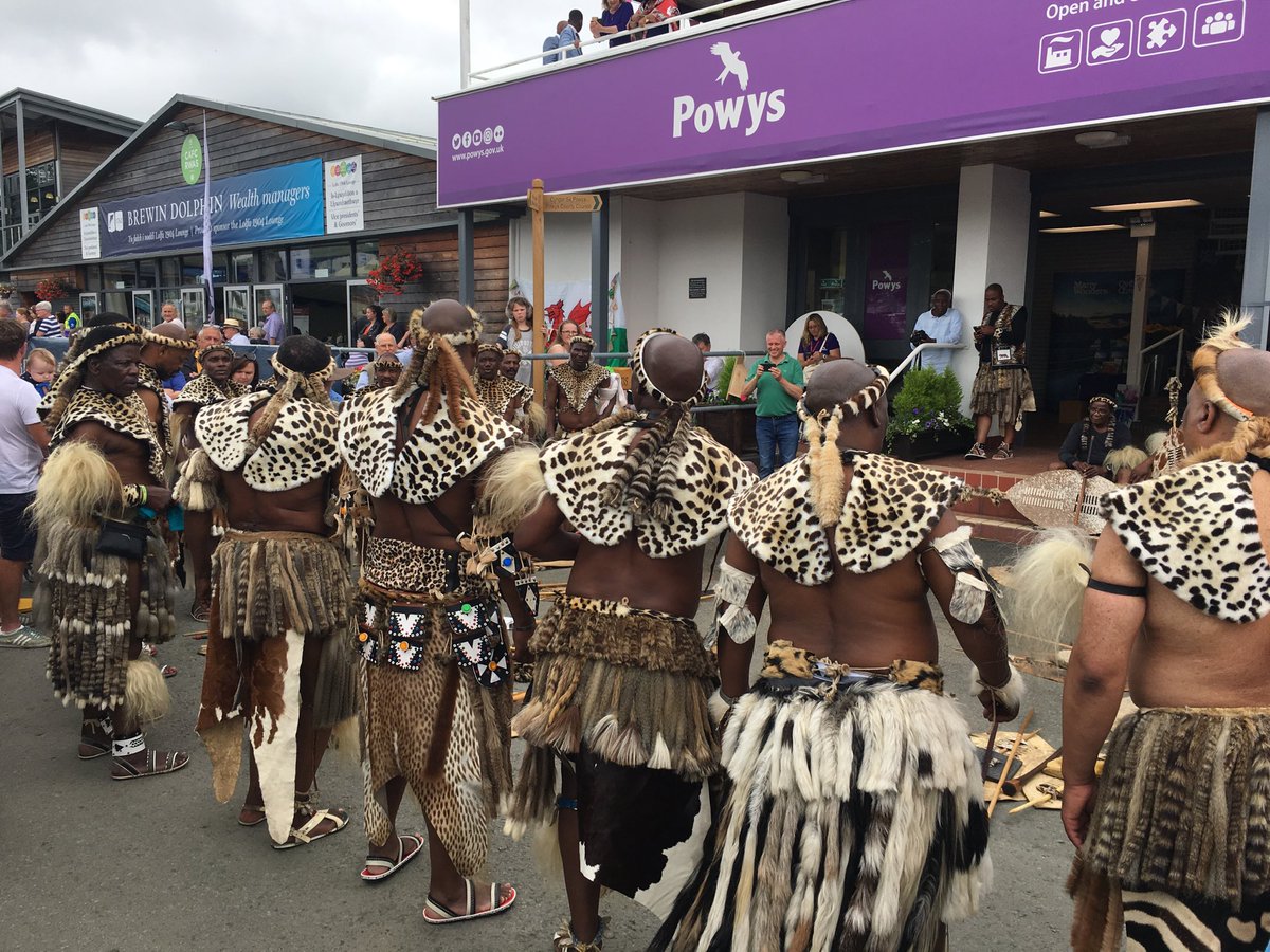poshjollocks's tweet photo. Fun scenes at the royal welsh show. Our clinic tomorrow may not be as much fun but hopefully more informative! https://t.co/nxUK6gr1dw