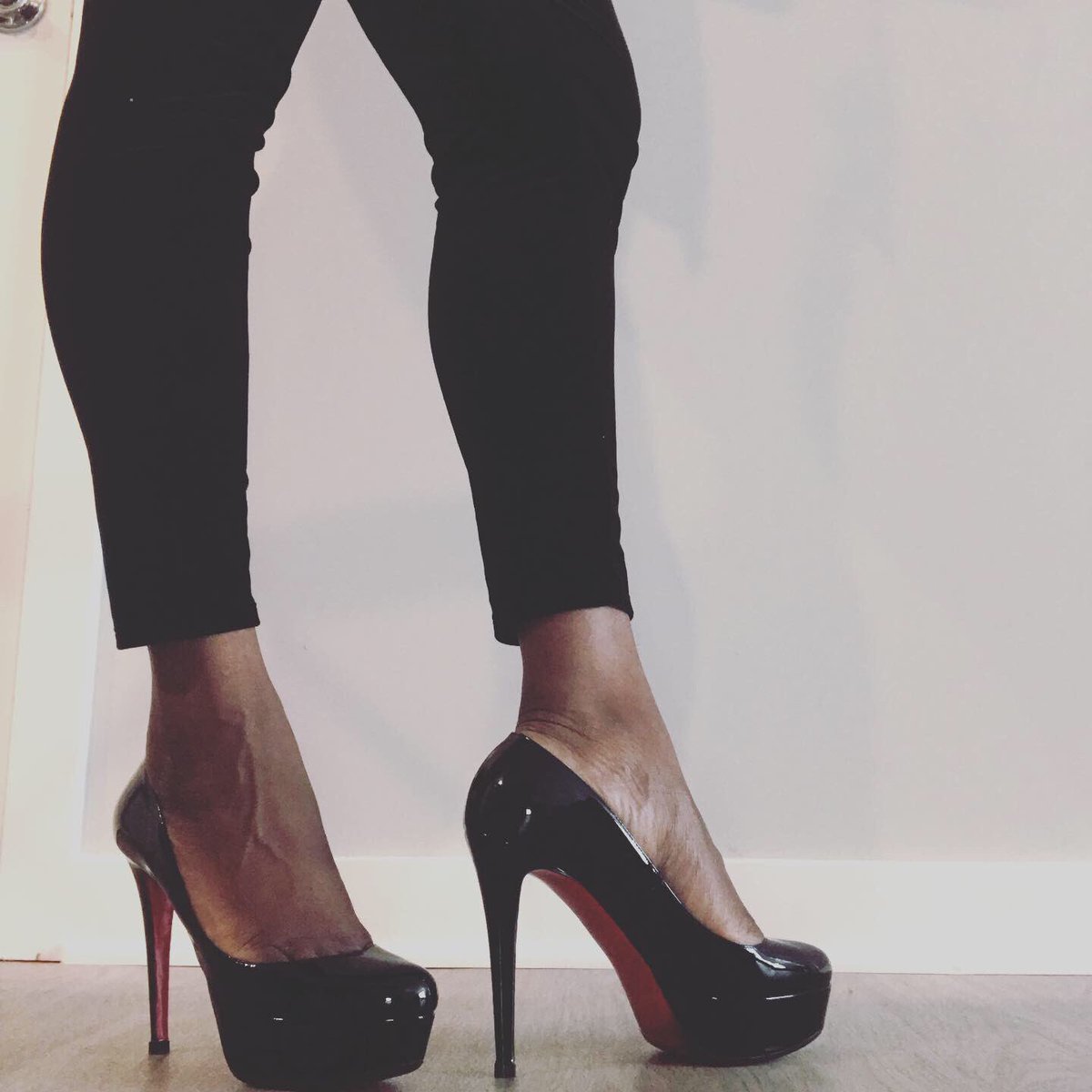 VixenBabeSc's tweet photo. I love getting early birthday gifts!🎁 🎁 

I could walk all over you in these, and you pathetic beta would love every second🐷🐷🐷

Keep sending 👸🏽💋

#findom #tribute #finsub #footfetısh #footfetishnation #footworship @FootParadiseRT @RTfindomfeet @FeetA15 @rt_feet https://t.co/Pm30sI3SkB