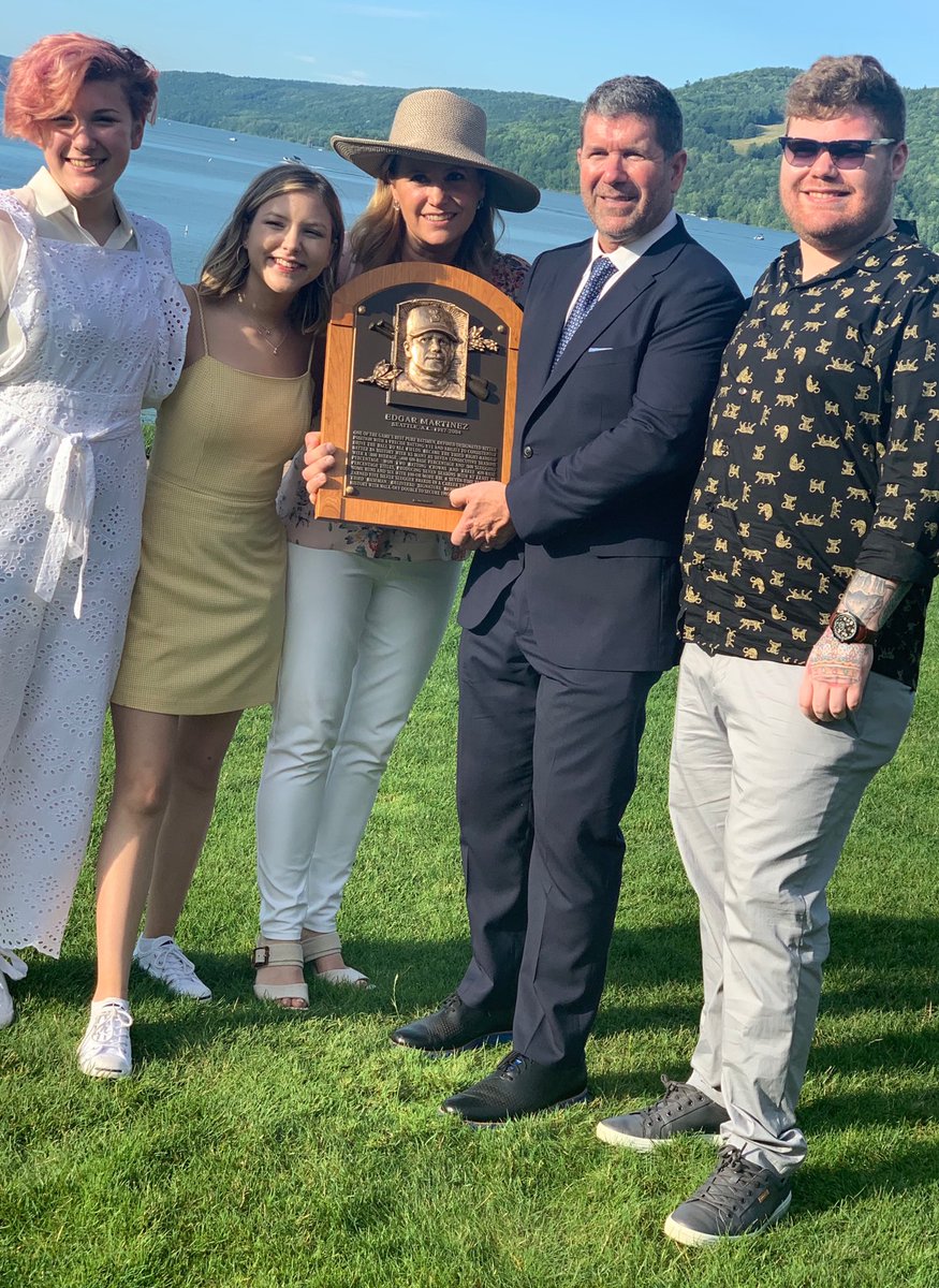 HolliMartinez1's tweet photo. Overwhelmed by the love pouring our way. Thank you! #EdgarHOF #HOF2019 https://t.co/o5iDYRso2v