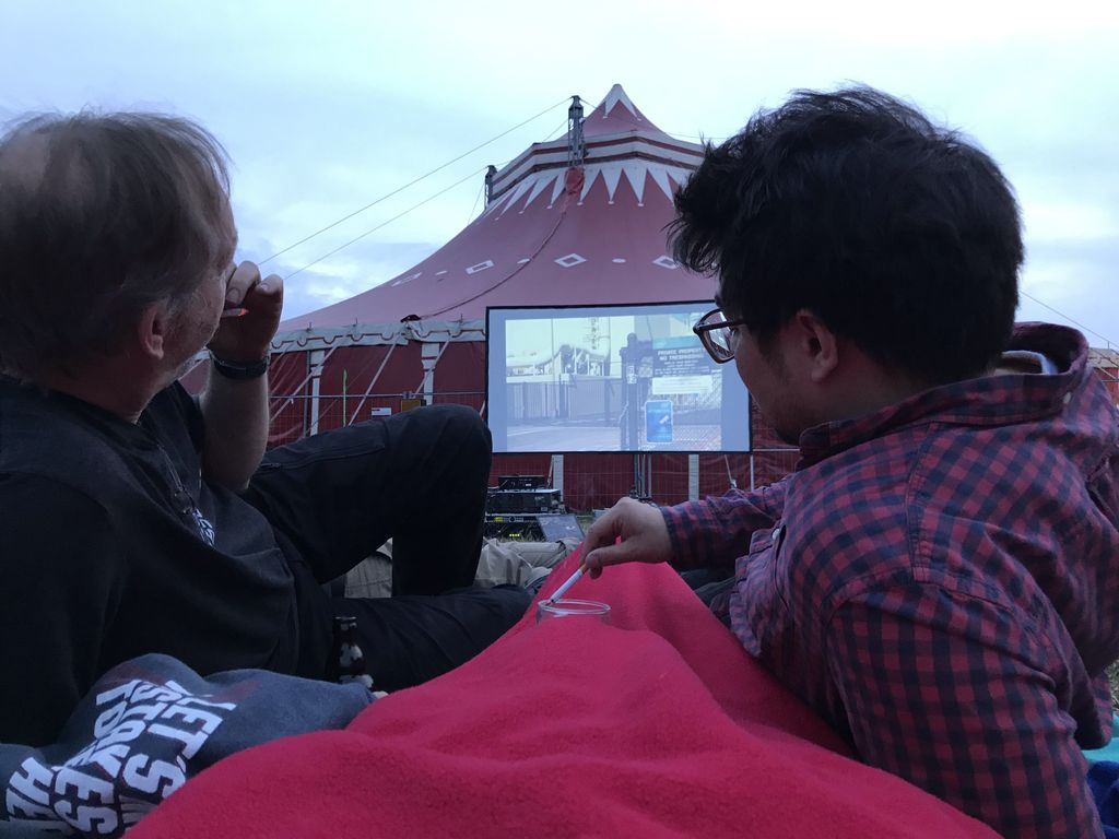 SDG_PH's tweet photo. Ein kurzer Blick zurück zum openair Kino letzten Donnerstag, Death by Design. Es ging um wie die IT-Industry Umweltschäden verursacht. Alles was man brauch: eine Decke, Freunde und rotes Zirkuszelt.

#Braunschweig #Protohaus #OpenAir #Kino #DeathByDesign #Chill #Sommer #Umwelt https://t.co/zwpxYbmUNJ
