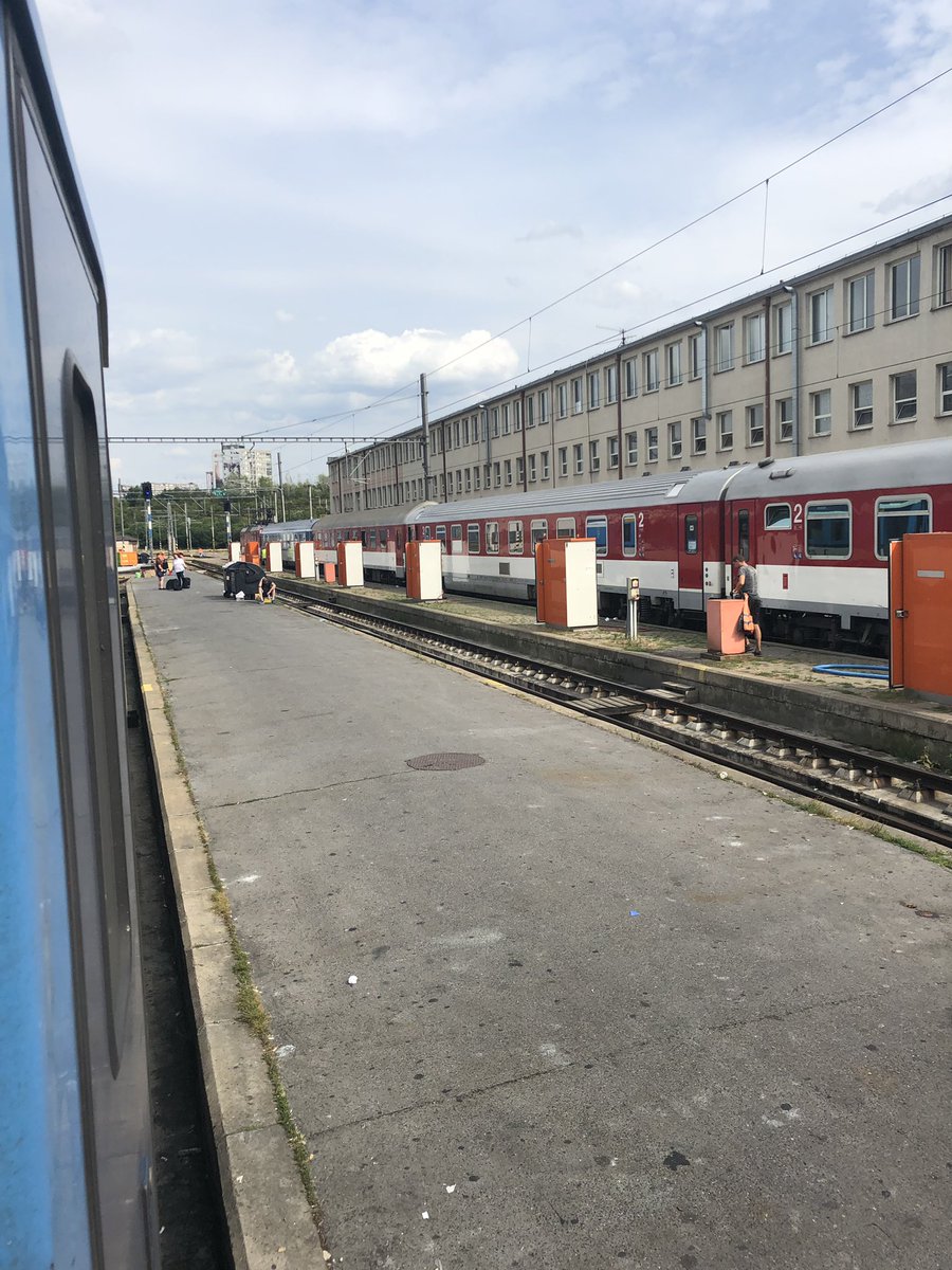 jaroslavrudis's tweet photo. Odstavné nádraží Praha-Jih. Za chvíli se jede zpátky do Berlína. / Abstellbahnhof Prag-Südbhf. Gleich gehts mit #ec170 nach Berlin weiter. https://t.co/WakxfT7xyn