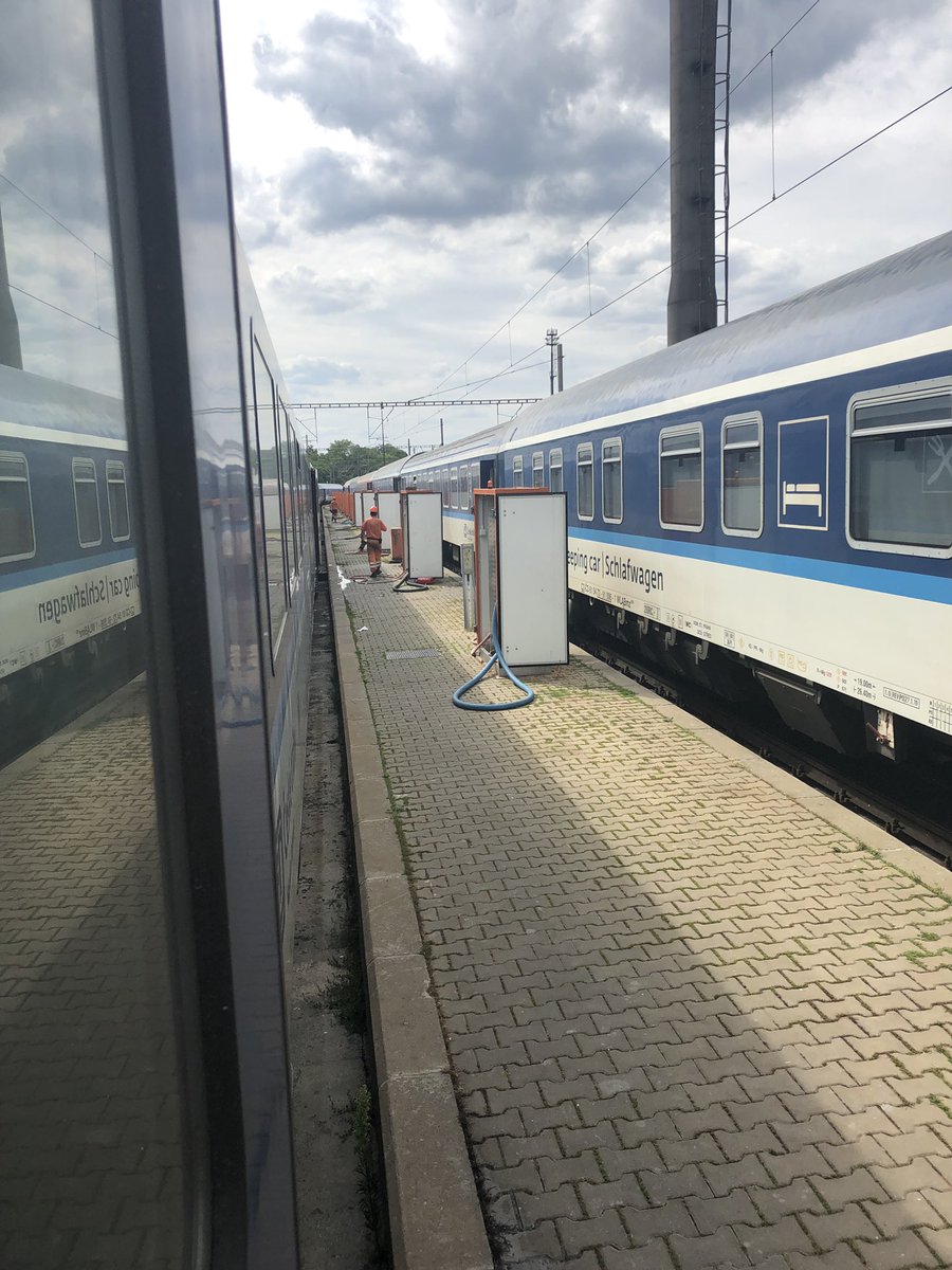 jaroslavrudis's tweet photo. Odstavné nádraží Praha-Jih. Za chvíli se jede zpátky do Berlína. / Abstellbahnhof Prag-Südbhf. Gleich gehts mit #ec170 nach Berlin weiter. https://t.co/WakxfT7xyn