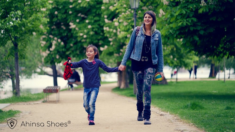 AhinsaShoes's tweet photo. New video!
DAY FULL OF HAPPINESS WITH AHINSA SHOES COMFORT
https://t.co/95mzzOqoTh

#video #shoes #barefoot #comfort #vegan #liveahinsa #happy #happiness #love #loveAhinsa #health #healthyshoe #shoe #summer #child #Praque #handmade https://t.co/t8vsSbTPRY