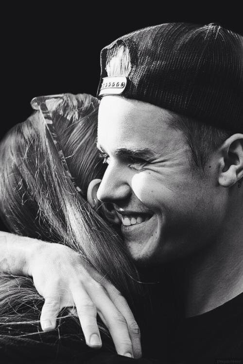 Projeto_JB_'s tweet photo. RT SE VOCÊ AMA O JUSTIN E QUER ABRAÇAR ELE UM DIA

#MTVHottest Justin Bieber https://t.co/ewZCZEL0T0