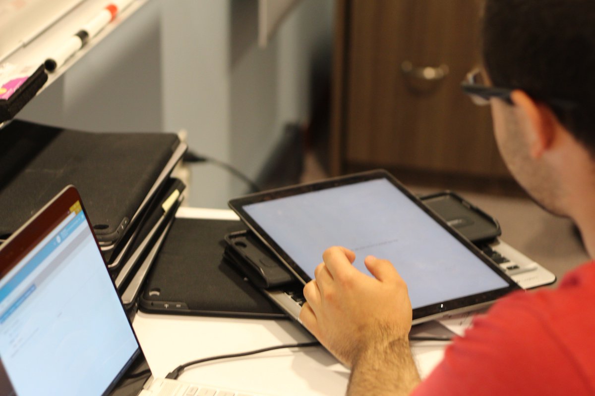 HiramAdmission's tweet image. Are you drawn to the hands-on application of computers? If so, the #appliedcomputerscience major is designed for students who wish to enter careers in information technology, digital media, computer information systems and other technology-related fields. #MajorMonday