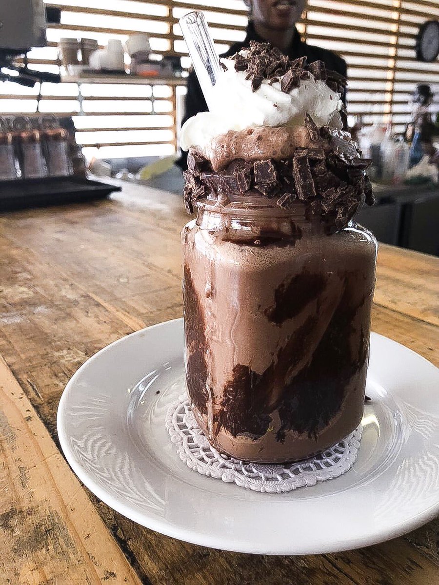 Serious craving on this cold Jozi day! 

We do serve warm beverages as well☺️

#crazymilkshake #vegan #veganlife #dairyfree #yummy #cravinganswered