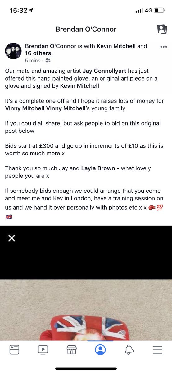 BrendanLeeds's tweet photo. Our mate and amazing artist @Jayconnollyart has just offered this hand painted glove, an original art piece and signed by @KevinMitchell6

It’s a complete one off and I hope it raises lots of money for Vinny Mitchell’s young family 

You can DM me on here too with bids x https://t.co/wKmmQZpAxL