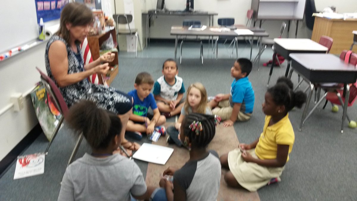 LarrabeeSonia's tweet image. CSI Teacher Gina Walker engages her students with a once alive sea animal to add to their ocean experiences.  @DCopeland2014 @ahr_ecahr #vcssummer