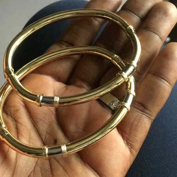 benson_kudirat's tweet photo. Sure you know who to DM when you're in need of Quality  Accessories!.Bangles available for#14500..Buy!Like! RT! Whichever, I owe you thanks. #HappyBlessedWeek #Accesories #mondaythoughts https://t.co/7AeqPHXLXm