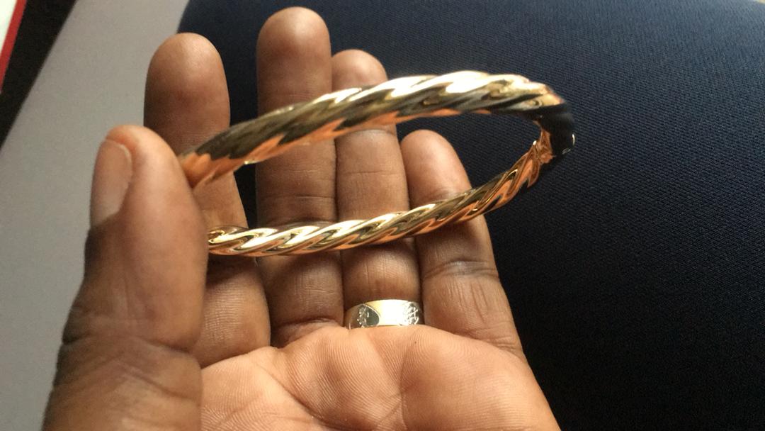 benson_kudirat's tweet photo. Sure you know who to DM when you're in need of Quality  Accessories!.Bangles available for#14500..Buy!Like! RT! Whichever, I owe you thanks. #HappyBlessedWeek #Accesories #mondaythoughts https://t.co/7AeqPHXLXm