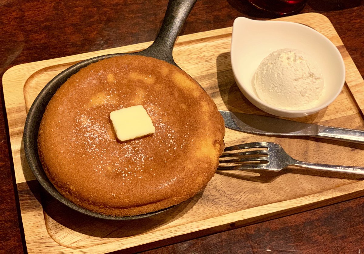 そういやこの前食べたぐりとぐらに出てきそうなカステラパンケーキ美味しかった サ むうとのイラスト