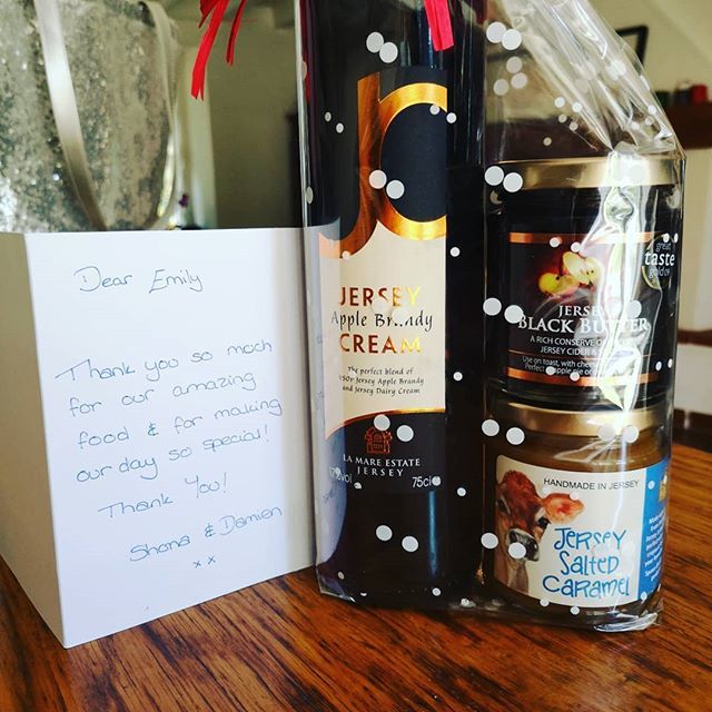 BobrieEmily's tweet photo. Thank you so much Shona &amp; Damien for your trust and this great present! I wish you all the best 😍. Merci Gaelle @carnetdenoces , quel beau mariage !!@chateau4domaine #emilycuisinepourvous #traiteurmariage#weddingcaterer https://t.co/Yj61J4hn9y https://t.co/tjdJvoXVxl