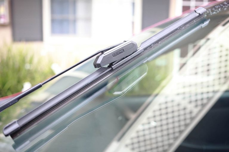 yourbestdigs's tweet photo. After a year of testing eight top-rated windshield wipers in the rain and sun, the Rain-X – Latitude wins our pick for best windshield wiper for its near-universal compatibility, which makes buying the right blades much easier. https://t.co/lWhXxXyZj3 https://t.co/svf6D2OyjG