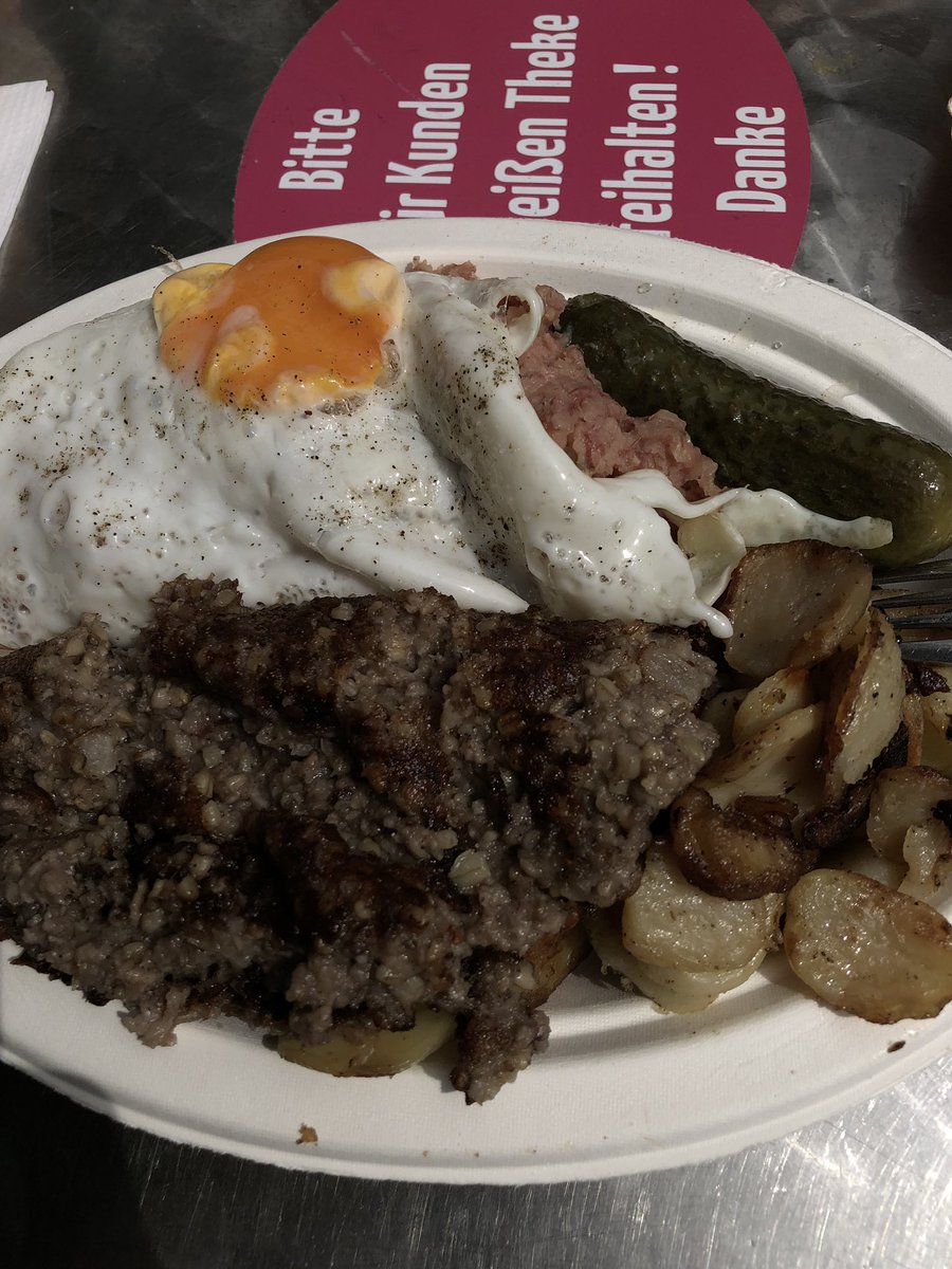 ESTE_BEANZ's tweet photo. Ich liebe solch lokale Spezialitäten 🤤 #labskaus #knipp https://t.co/ev2OhxWNpp