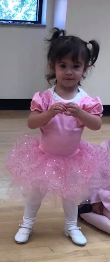 lesliebonci's tweet photo. #ActiveAdvice-We should all dance and prance into the week with the footwear of choice on our feet-any way we move, we can’t lose. She is tutu much! #tinydancer #princesspea #glamparenting #food #fitness #fun #family #fuelsofengagement https://t.co/gDVt3WNGef