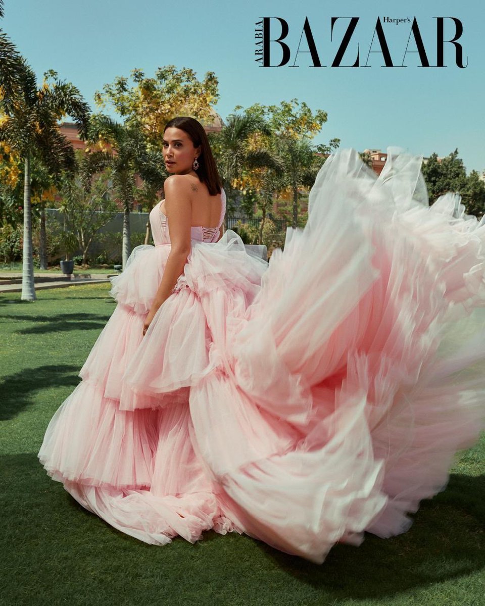 HendSabry's tweet image. New July/Aug @BazaarArabia  issue💗Out now!🌸
Shot by the lovely @BatoolAlDaawi Styled by @imen_khemissi Wearing:YosraBarkouki Jewelry:Katchouni
Makeup: @ayaabdelhamid13 
Hair: @ Kriss 
@NileRitz @MAD_Solutions 
#summerissue #hendsabry #hendsabri #harpersbazaararabia #هند_صبري