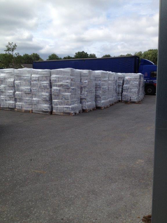 PHPallets's tweet photo. The stock is now ready to go #PureBed #DustFree #WoodFibreAnimalBedding #SoftOnHooves #FreeDraining #Compact20KiloBag https://t.co/UgS1wMWfKP