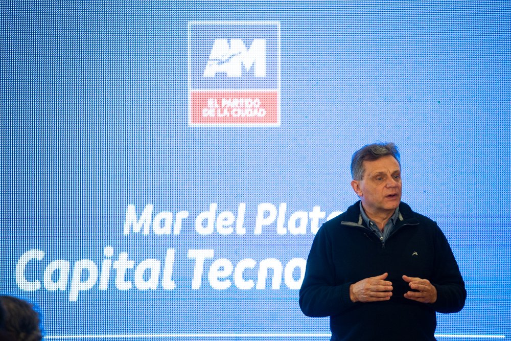 GustavoPulti's tweet photo. El 10 de diciembre tenemos la posibilidad de contar con un gobierno que apoye las industrias TICs, que retome el parque informático, que cree conocimiento tecnológico en niños y jóvenes. #CortáBoleta #MarDelPlata https://t.co/ISLNov3nET