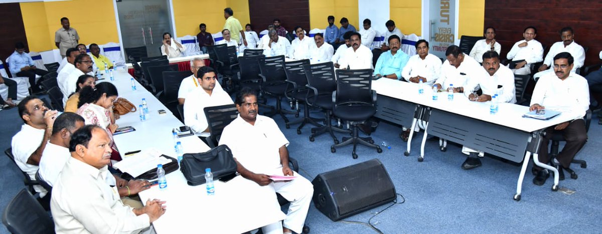 naralokesh's tweet photo. నేటి తెదేపా శాసనసభాపక్ష సమావేశంలో భాగంగా తోటి సభ్యులతో కలిసి పాల్గొన్నాను. వైకాపా అసంబద్ధ నిర్ణయాల వల్ల రాష్ట్ర ప్రజలకు  జరుగుతున్న అన్యాయంపై చర్చించాము. కేవలం ఆరోపణలకు పరిమితమై ఇష్టానుసారంగా వ్యవహరిస్తున్న అధికార పక్షాన్ని రెండు సభలలో నిలదీయాలని చంద్రబాబుగారు సూచించారు. https://t.co/SdkV50ncxJ